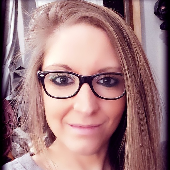 Meet your Posher, Leah - Picture 1 of 1